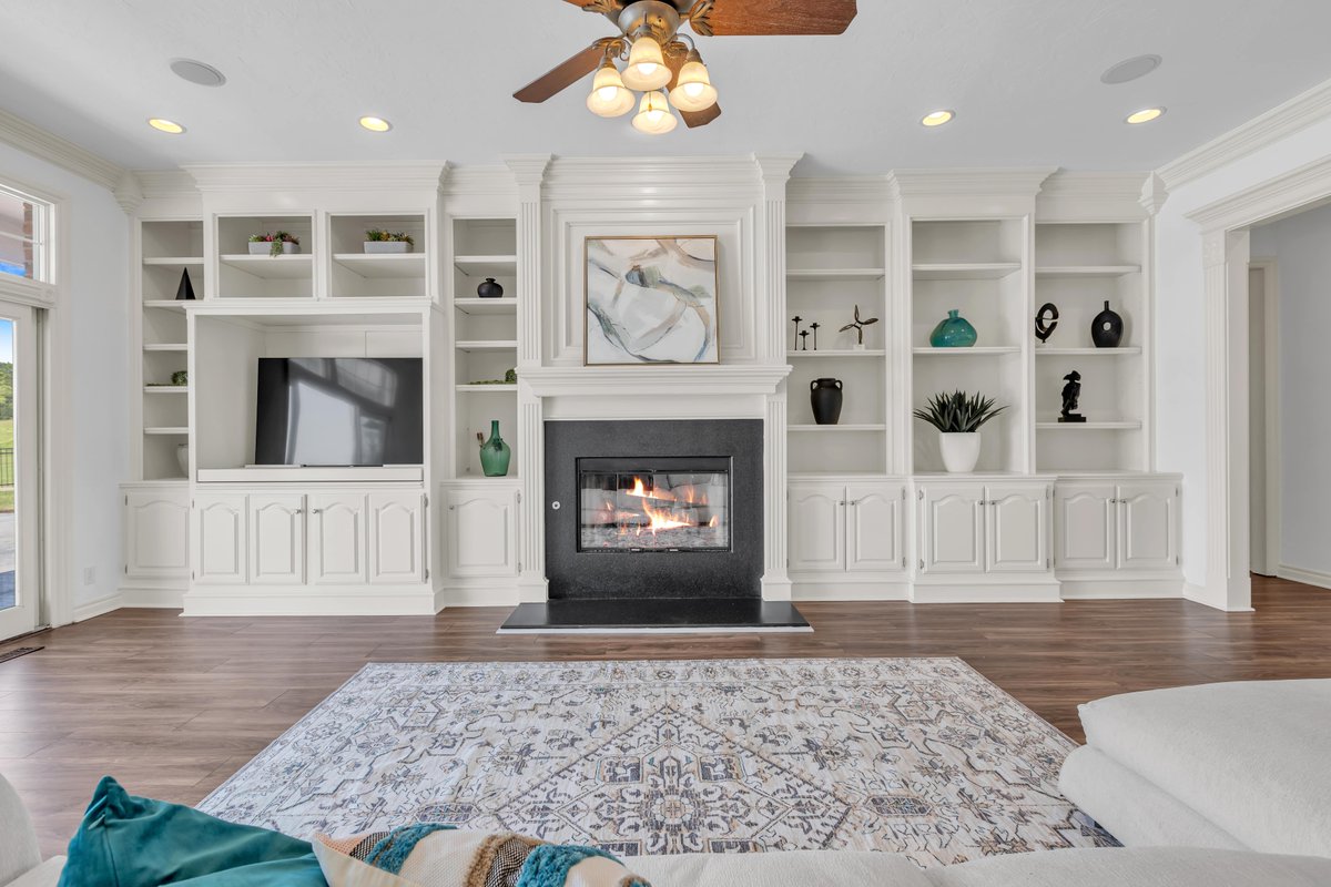 WyattPoindexter's tweet photo. Explore 15 wooded acres at The Lookout House.  Includes a 4th-floor tower with 360 views, a secondary kitchen, and space for horses. 🔭 Listed by Ryan R. Hukill – The Agency Oklahoma https://t.co/77vtZPXvp0 #OklahomaRealEstate #TheAgencyOK #3100FreemanManor https://t.co/SDpgRt7iwl