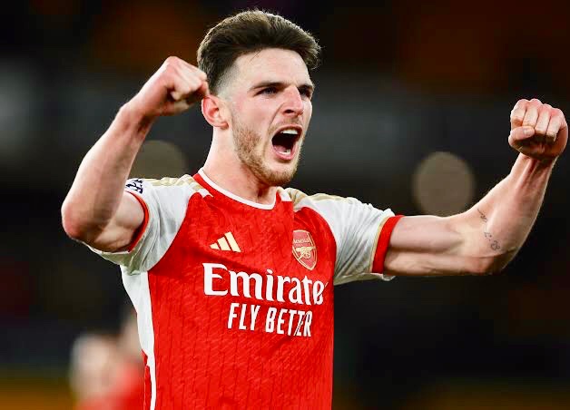 goalsside's tweet image. 🚨🚨 | BREAKING:Declan Rice is expected to miss Arsenal’s match against Aston Villa on Tuesday evening after sustaining a knee injury in Saturday’s 2-1 victory over Brighton &amp;amp; Hove Albion.

Rice, who started the game at right-back, picked up a knee issue during the match but was…