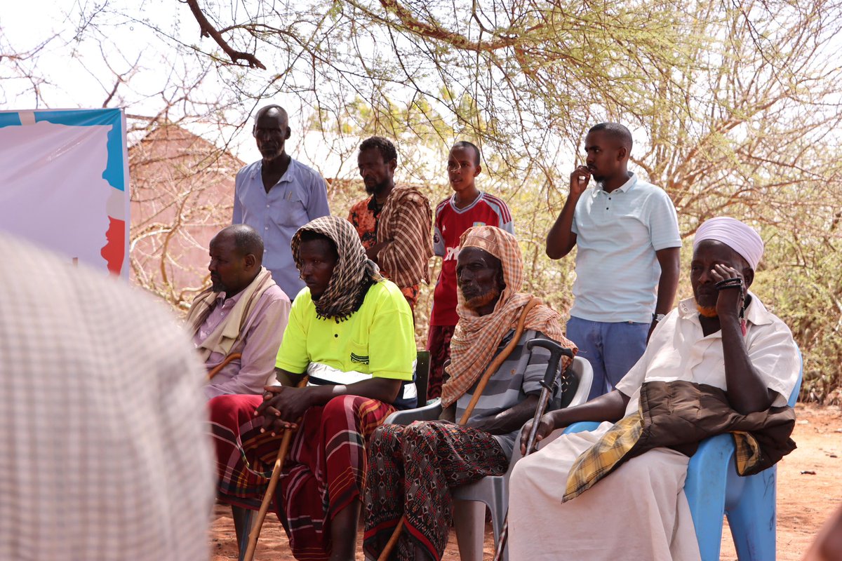 BsiKenya's tweet photo. We had a dialogue with  members in Dasheq community ,Tarbaj sub-county Wajir  where we educated women,girls and the rest of the community on GBV,FGM prevention,protections and available services in partnership with @UNFPAKen through @GPtoEndFGM . https://t.co/Sx4EVEU2hC