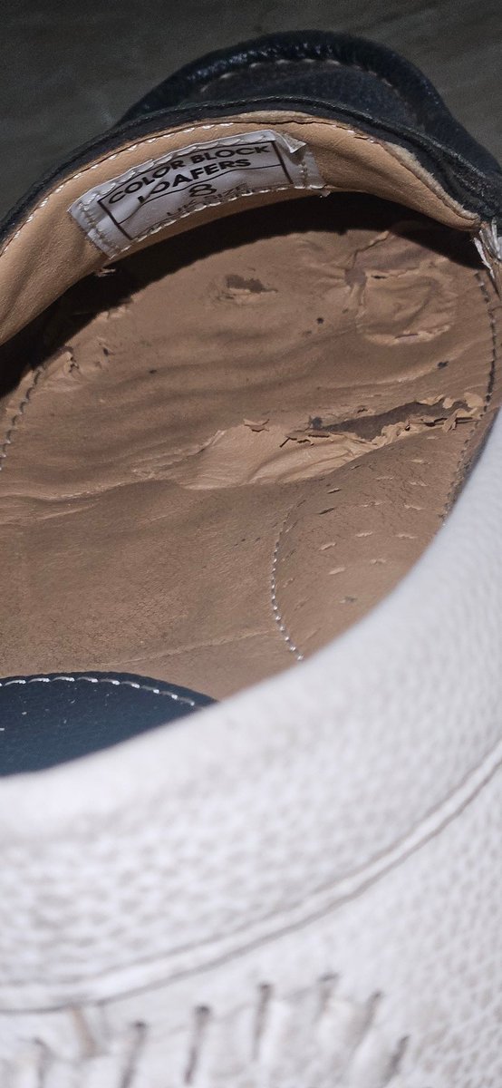 cruzerride's tweet photo. @Neemans190038 

Worst quality loafers.

Color Block Loafers : White-Green

These the worst quality shoes. The inner sole layer is torned in both the loafers after using them for just a couple of times since I brought them in Oct'25. https://t.co/xtNuTHCkXM