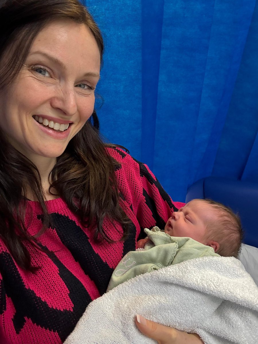 SophieEB's tweet photo. Some moments I won’t forget from 2025 🩷

Although releasing my 8th album takes the trophy as my highlight of the year, the truest moment of all was being made an auntie in May ❤️ Alba is adored by us all - especially her cousins who are obsessed!

See you on the flip side 🥳 https://t.co/u6vvedOa1g