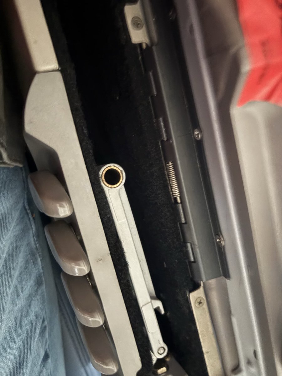 theRealNiquil's tweet photo. @Delta I paid for a FIRST CLASS ticket .. look at the seat. The chair is stuck in recline.. the table is missing. Not being able to put the seat up for takeoff or landing is DANGEROUS!! Not to mention uncomfortable. Never paying for first class again. https://t.co/lKQUqhugl5