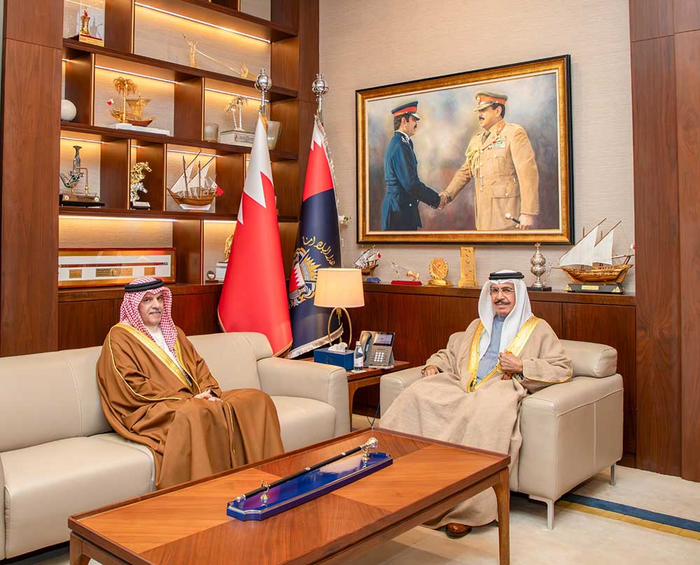 BahrainEmbJO's tweet image. استقبل الفريق أول معالي الشيخ راشد بن عبد الله آل خليفة وزير الداخلية ، اليوم، سعادة الشيخ خليفة بن عبدالله بن حمد آل خليفة سفير مملكة البحرين لدى المملكة الأردنية الهاشمية الشقيقة.
للمزيد ⬇️
instagram.com/p/DS5MKO8jSJk/…