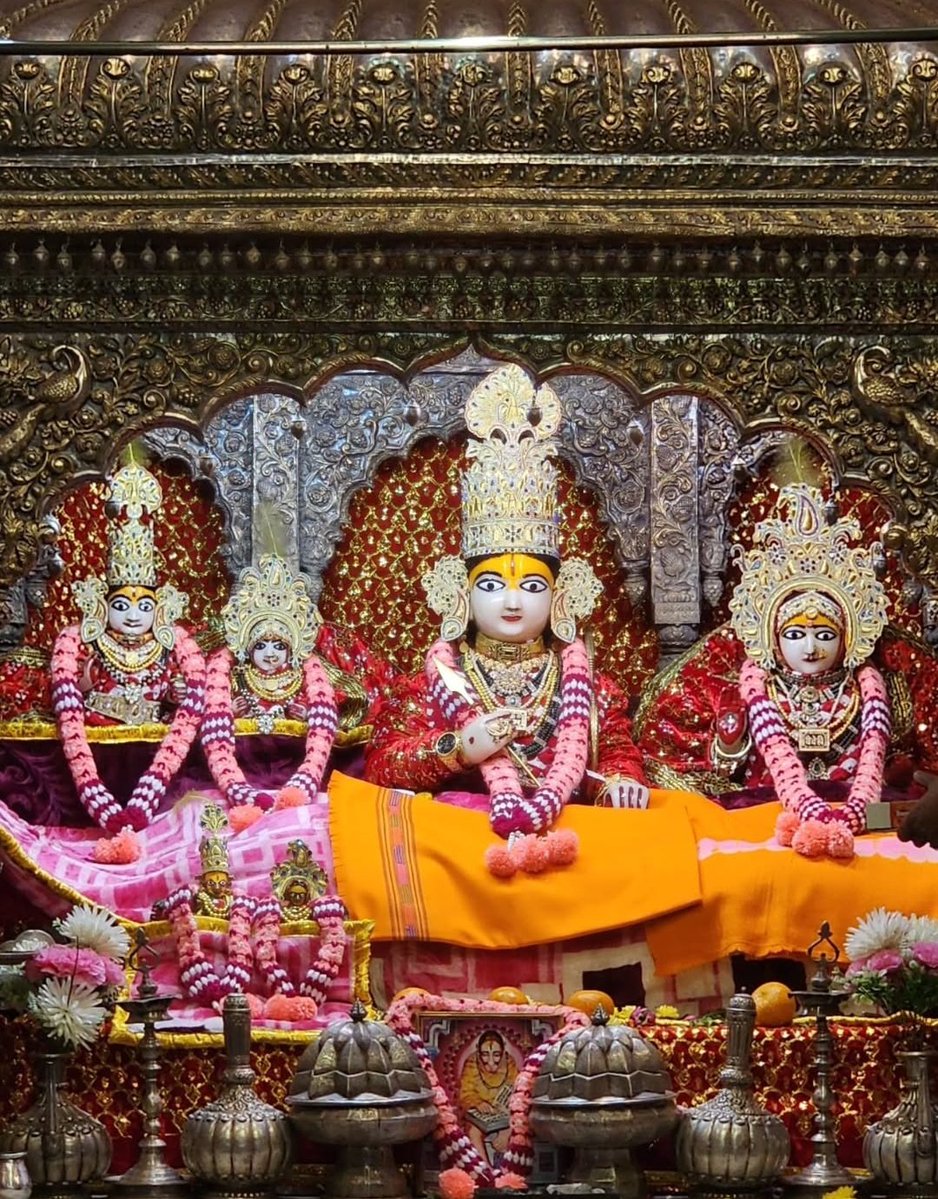 #रामलाल_प्रभू का आज #30दिसंबर2025 का #दिव्य_श्रंगार_दर्शन 😔🙏🏻
जद्यपि जग दारुन दु:ख नाना। सब तें कठिन जाति अवमाना॥
समुझि सो सतिहि भयउ अति क्रोधा। बहु बिधि जननीं कीन्ह प्रबोधा ll

#divyasringardarshan #aajkasringardarshan  #shriramcharitmanas #balkand #30december2025 #tuesday