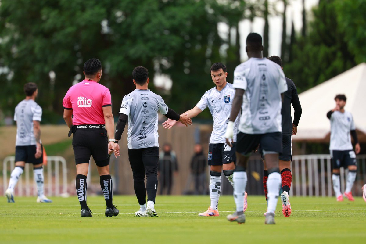 Club_Queretaro's tweet photo. ¡Termina la primera parte! 

🐓 2-0 🐎 | 30’ 

⚽️: Alí Ávila y Maicol Carcelén.

#ResetAzulyNegro https://t.co/5DavGCTWyN