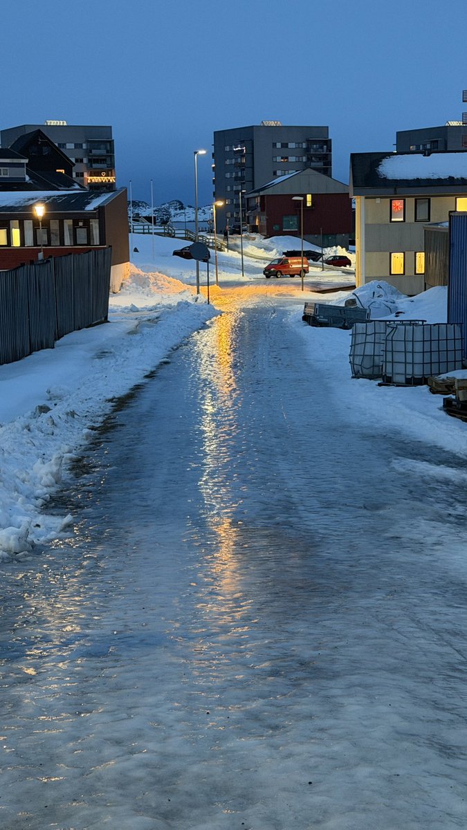 A small step for a pedestrian, a graceful glide in Nuuk, Greenland 🇬🇱

December 30, 2025 
Temp: +3°C.
