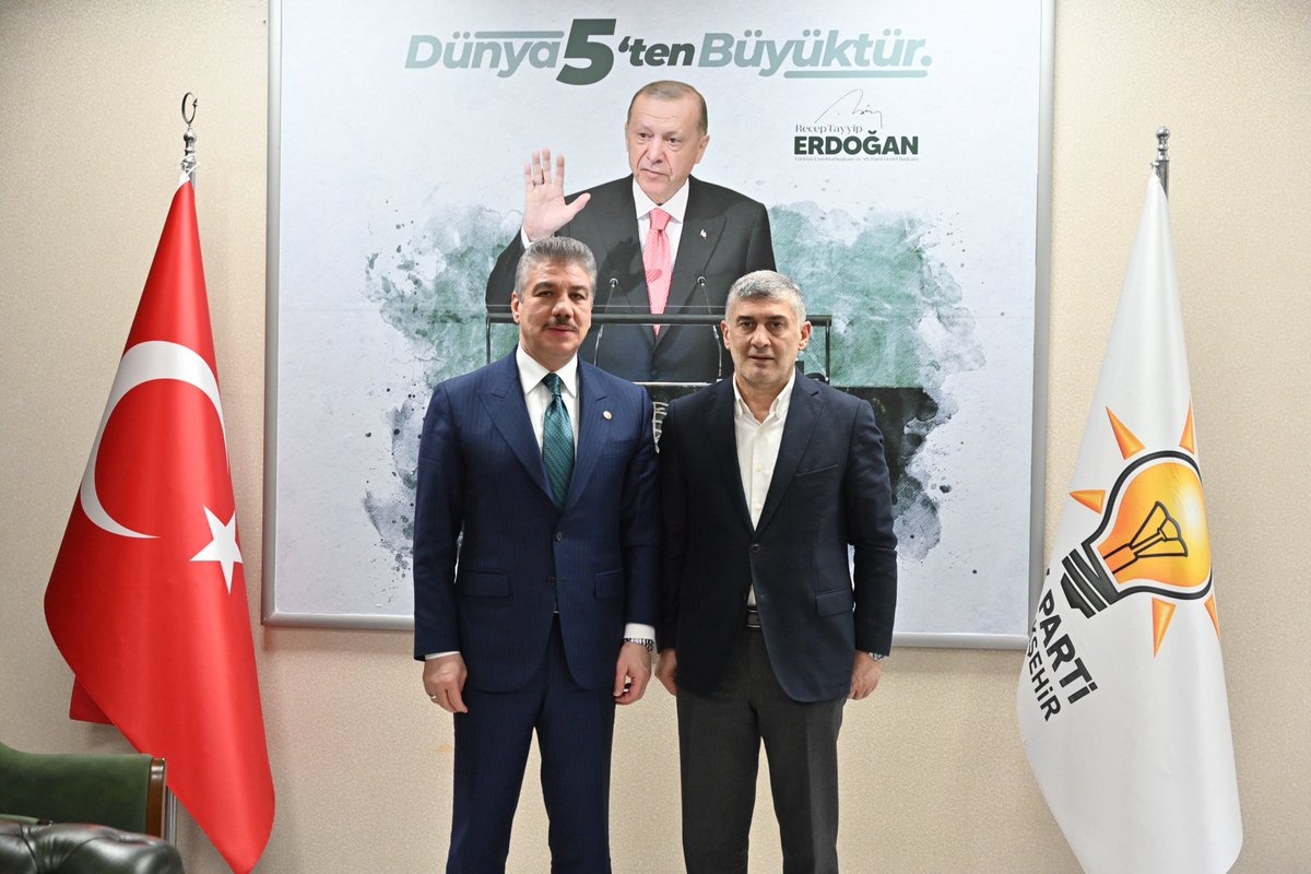 abalin's tweet photo. TBMM Adalet Komisyonu Başkanımız, İstanbul Milletvekilimiz Sayın Prof. Dr. Cüneyt Yüksel’i İlçe Başkanlığımızda misafir ettik.

Başakşehir’imizin genel durumu, teşkilat çalışmalarımız ve önümüzdeki döneme ilişkin değerlendirmeler üzerine kapsamlı istişarelerde bulunduk.

Nazik ziyaretleri ve kıymetli katkıları için Sayın Milletvekilimize teşekkür ediyorum.
@cuneytyuksel_