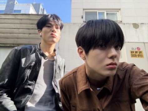 lemmonnee's tweet photo. 잘어울려서 눈물남 
내 게이 내놔 도대체 어디서 뭐함 
제발 https://t.co/Sq5OKxDeaZ