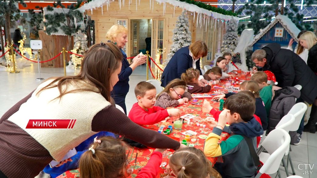 up_uin's tweet image. 🎨 Творили новогоднее настроение вместе с Минском!

27 декабря команда Бизнес-инкубатора УП «УИН» и наш проект «Акселератор для ремесленников» стали частью волшебной предновогодней программы «Туристический сувенир» в ТЦ «Першы нацыянальны гандлёвы дом».