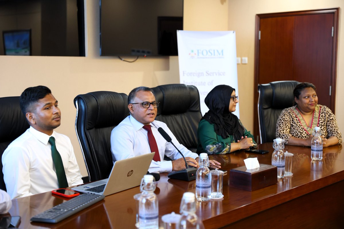 MoFAmv's tweet photo. Minister @Thoriqibrahim delivered opening remarks at a #FOSIM-collaborated session on climate engagement, with Director General Amjad Abdulla and Director Thibyan Ibrahim of @MoEnvmv briefing diplomats on the importance of the Maldives’ voice at global climate platforms. https://t.co/Fm7RJl8p9Y