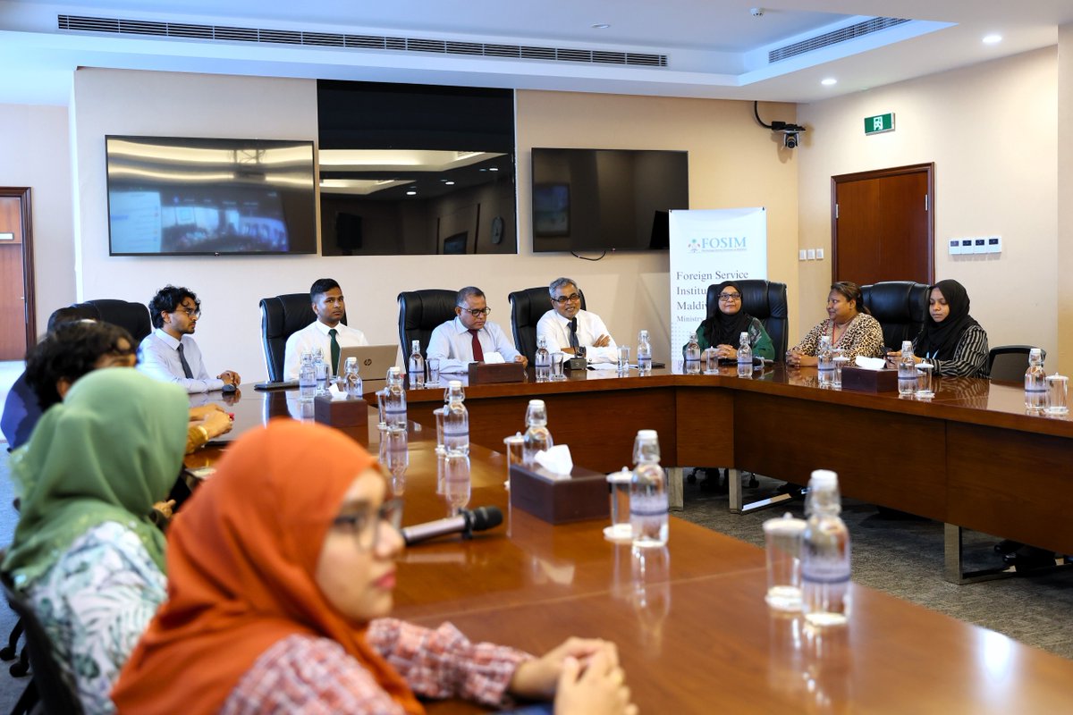 MoFAmv's tweet photo. Minister @Thoriqibrahim delivered opening remarks at a #FOSIM-collaborated session on climate engagement, with Director General Amjad Abdulla and Director Thibyan Ibrahim of @MoEnvmv briefing diplomats on the importance of the Maldives’ voice at global climate platforms. https://t.co/Fm7RJl8p9Y