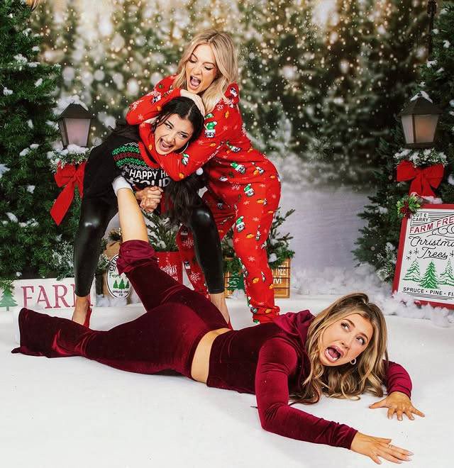121875Raywwe1's tweet image. #ChristmasEve Versus #Christmas Morning