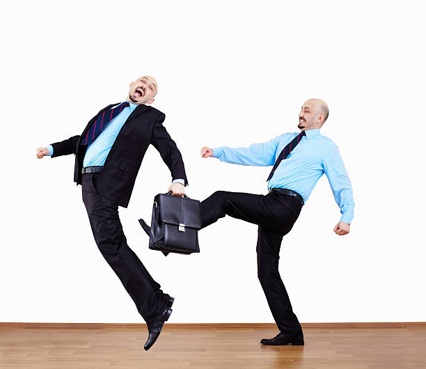 Ricardos_Lion's tweet image. يوسف رجي عم يشحط سفير الخامنئي لحظة سقوط النظام بطهران بعد يومين @YoussefRaggi