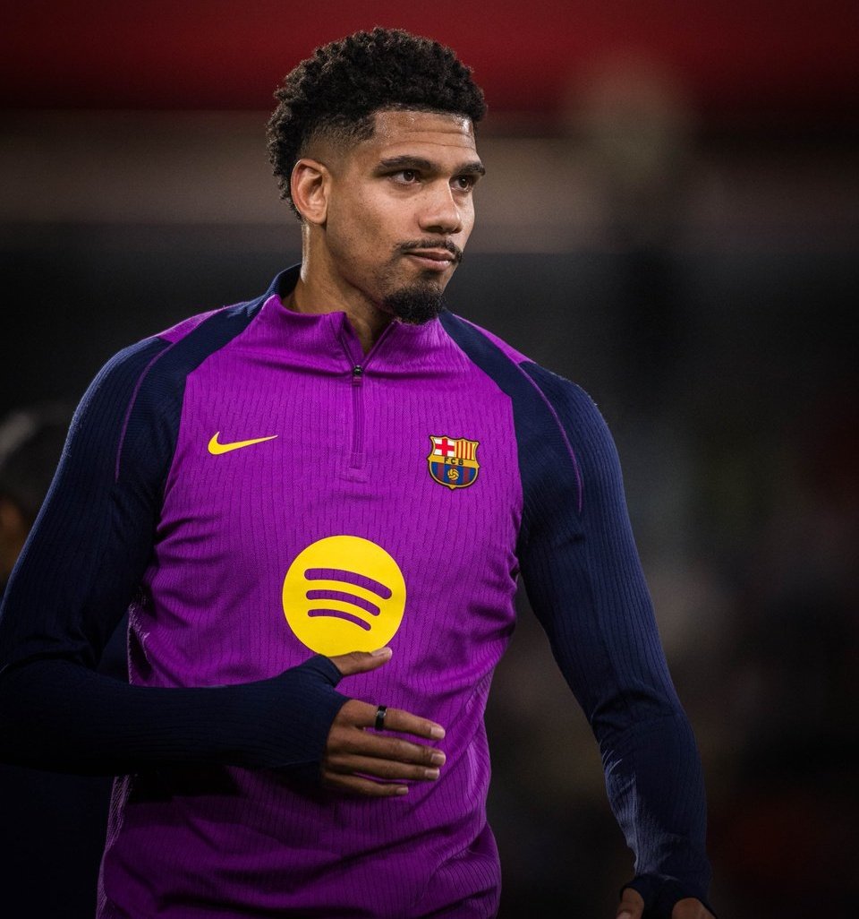 paupecf's tweet photo. 💥 CAMBIO RADICAL DE RONALD ARAUJO

🇮🇱 Sus compañeros destacan un comportamiento extraño por parte del capitán del Barça tras su regreso de Israel.

🤯 La gran sorpresa se la llevó Gerard Martín al abrir por error la nevera del defensa uruguayo. https://t.co/l41jY6b5gQ
