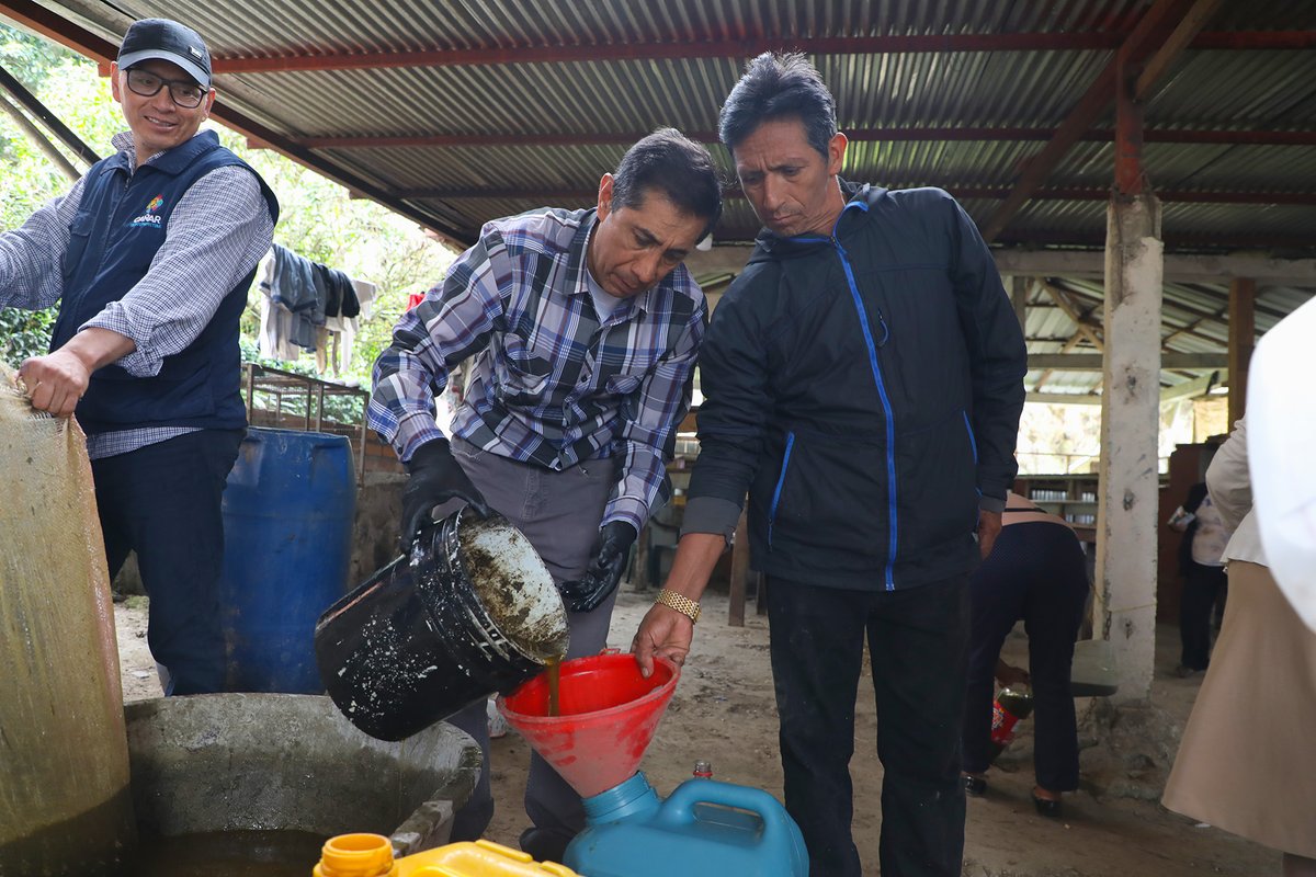 🌱 En Lavadel–Gualleturo, entregamos biol orgánico a 40 agricultores tras capacitación. Más producción, alimentos sanos y cuidado del ambiente. 🌿
#CañarProductivo #AgriculturaOrgánica <a href="/marcelomanuelj1/">Marcelo Jaramillo Calle</a> Boletín: n9.cl/3g8xv