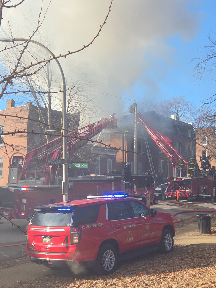 quietdwight's tweet photo. @STLFireDept 1st alarm Wyoming and Missouri  across from Benton Park. 2 story brick residence.  Last heard all operations defensive https://t.co/fIF6u8jdPT
