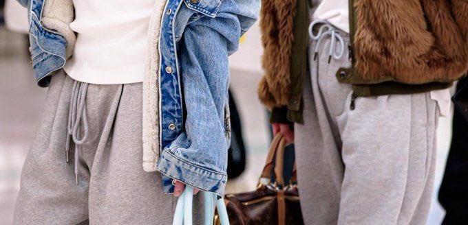 brominetimer's tweet image. you gotta love them grey sweatpants 🤤