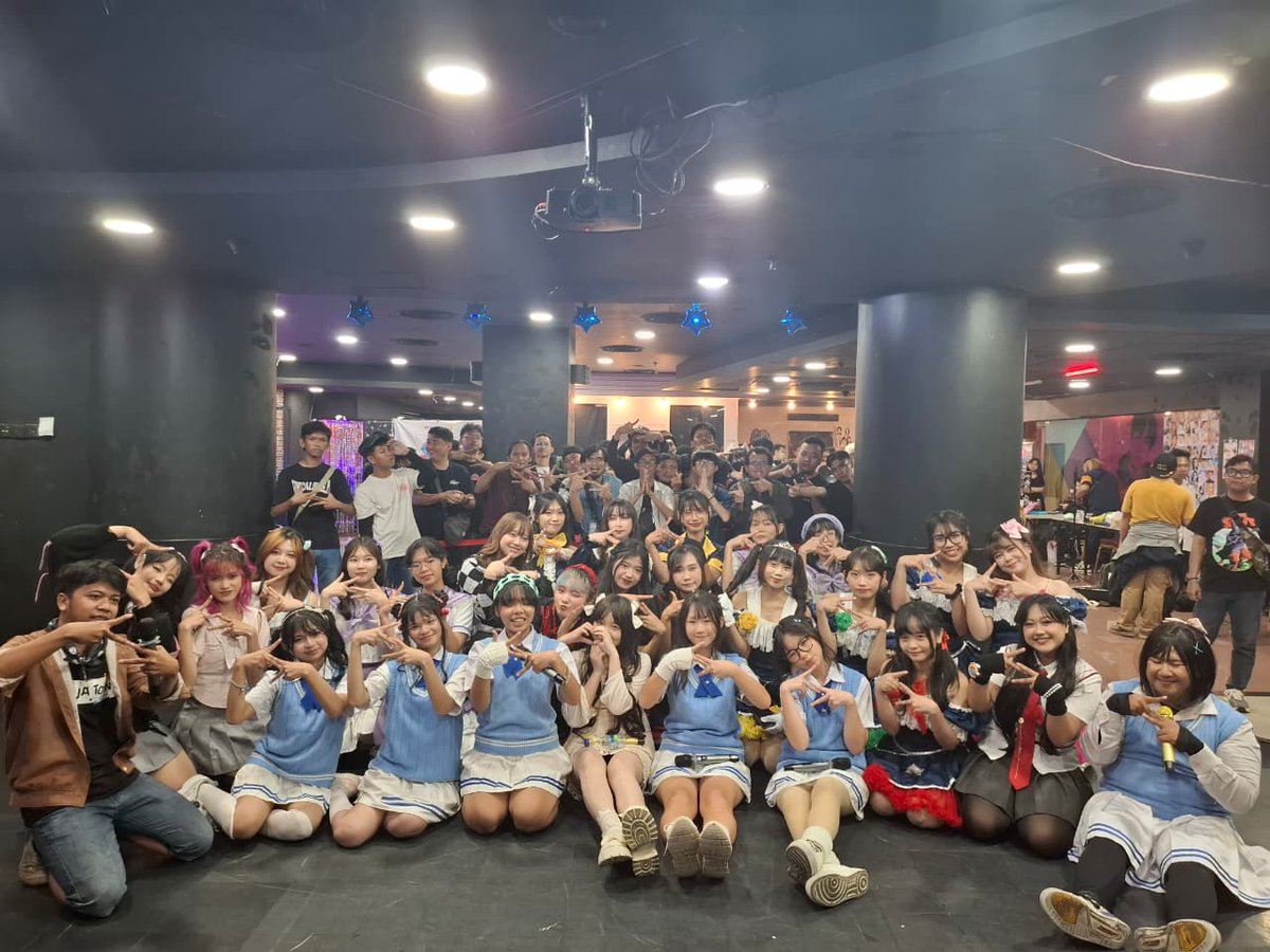 StellifyT's tweet photo. ◤28.12.2025◢ Stellabrat1on : Stellify First Anniversary Mini Concert!
Terima kasih telah datang ke Stellabrat1on hari minggu kemarin ❕
Aku seneng banget karena ni adalah mini konser perayaan ulang tahun Stellify yang pertama bareng 6 grup idol lokal lain dan semuanya keren 😍 https://t.co/naemNPDTdq