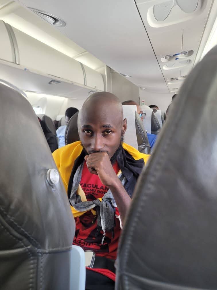 DerrickAsiimwe5's tweet photo. Your Honour ,I want to plead guilty to the offence of ably flaunting the flag of the country i belong to 🥰🇺🇬. #FreeSarahBireete
#FreeKB #FreeLutale #FreeBobiYoung #FreeThemAll https://t.co/enAq1TaRit