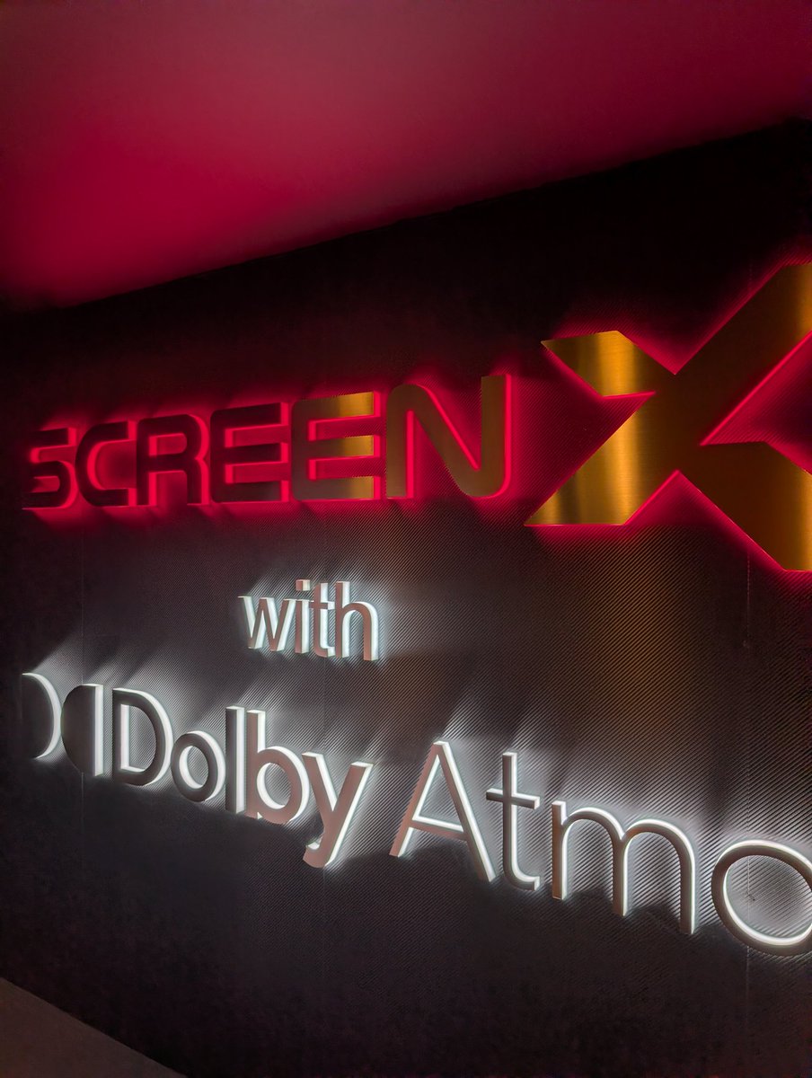 初のSCREEN X！
ムビチケ買ってたから年明けてから行こうって思ってたら、1月1日で終了ってなって急遽仕事終わりに行ってきた！

毎回寝落ちしてしまってたし今回こそはと思ったけど、ラスト10分で耐えられず😅
5分程寝てしまった　笑

メンバーの笑顔見てるとこっちまで笑顔になる😊

#UVERworld