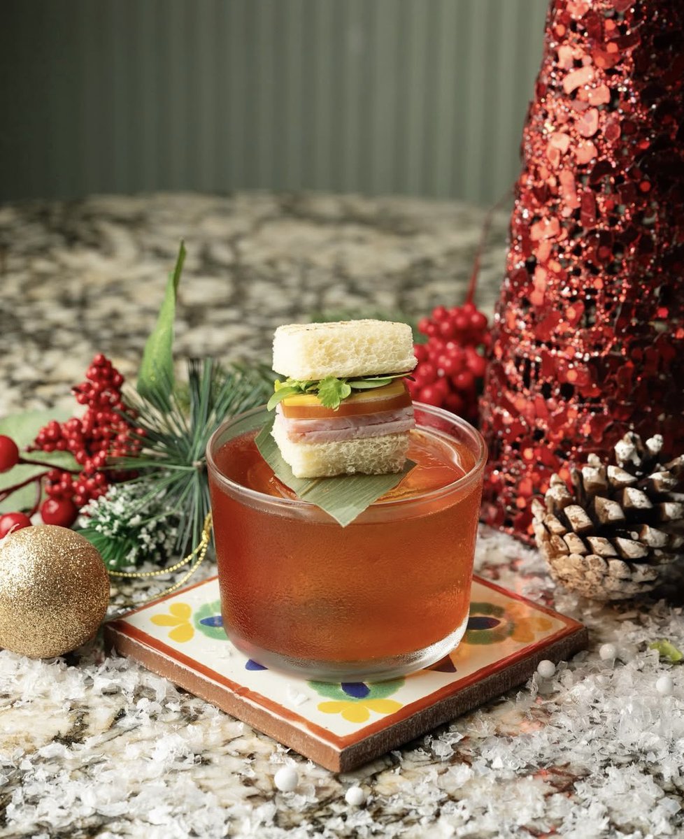 Los cocktail fans votaron en WEEK.PA por el Recalentao Royal de La Estrella y se llevan el reconocimiento del favorito del público en este Cocktail Week <a href="/VisaPA/">Visa Panamá</a> Holiday Edition.🍹✨🎊

¡Felicidades al equipo por conquistar a los Cocktail Lovers! 👏🏼🤩