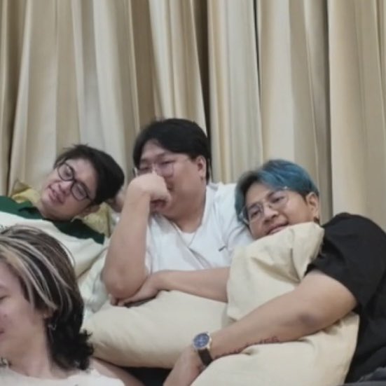 animation                           real life 

#ใส่นัวแฟมิลี่ 
#Iamsometimes
#BrOwnii3z
#Jamezconer