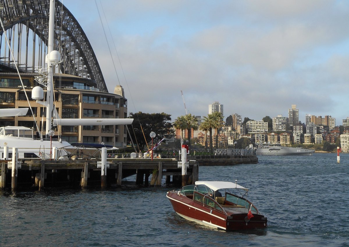 사람 마음 참 간사한게 
한국 그렇게 오고 싶어했는데 
막상 추우니까 12월의 여름이 그립고
다른 디카 들이고 홀대하던 내 쿨픽스가 그리움..
