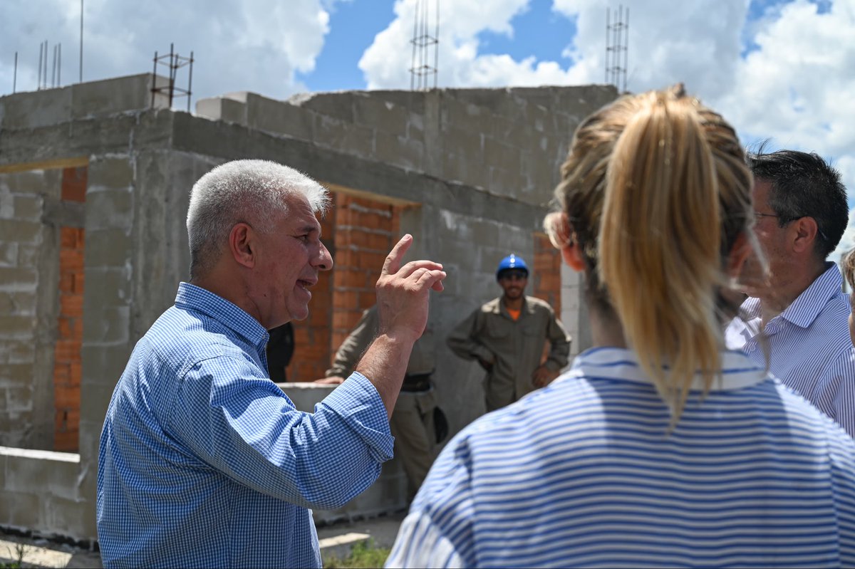 VIVIENDAS en RENCA - Visité el avance de obra del barrio de Viviendas que se están construyendo en la Localidad de Renca y que están afectadas al Plan Habitacional Tenemos Futuro. 30 trabajadores tiene la Obra, es decir,  30 puestos de trabajo.  👏👏