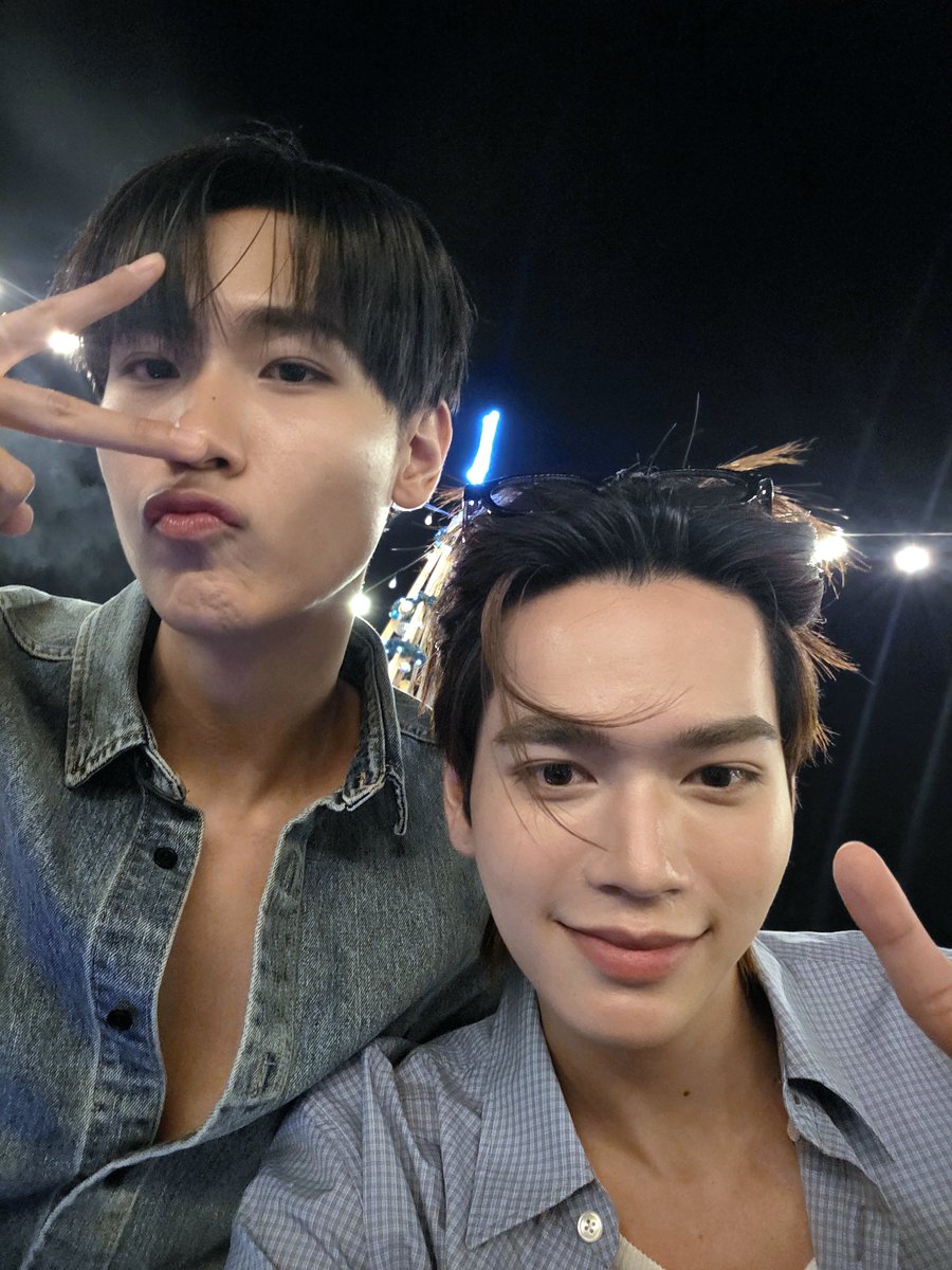 Markjrtn's tweet image. วันนี้เจอกันเป็นครั้งสุดท้ายของปีนี้แล้วขอให้ทุกๆคนมีความสุขมากๆนะครับ 💙💛🫶🏻

NEWYEAR WITH JUNIORMARK
#JuniorMarkXLotussSiracha