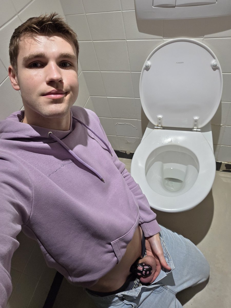 Day 324/445🔐
Went to the Zoo as a work trip. Need to find someone to use me at the toilets 😈