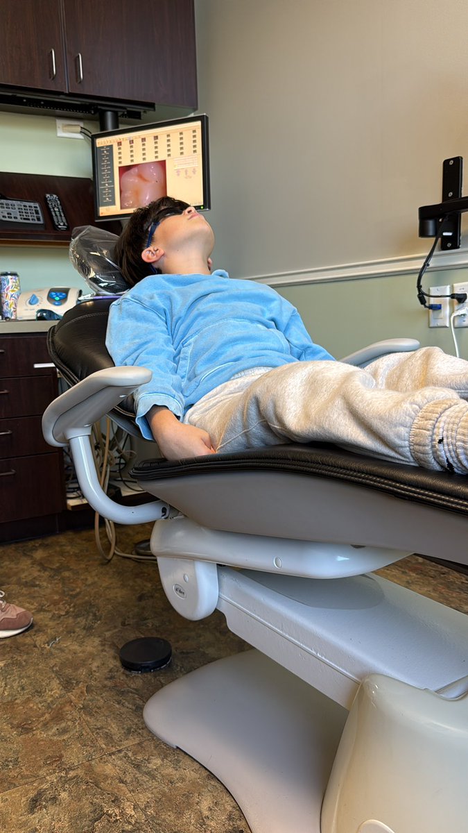 GoAndersonGo's tweet photo. To the dental hygienist: “I’m not the biggest fan of steak. I like brisket. I like chicken.” https://t.co/1iFk8xC6vX
