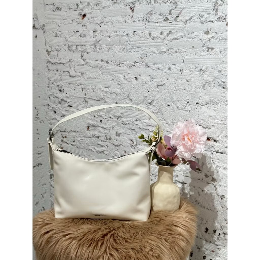 GeniusLab0309's tweet image. กระเป๋า Kappa bkk taylor bag สี Ivory 🤍
สภาพ 90% ของครบ สายกระเป๋า + ถุงผ้า
ส่งต่อ 400 บาท
ตำหนิมีรอยเปื้อนเล็กน้อย
#กระเป๋ามือ2 #ส่งต่อ #ส่งต่อกระเป๋า #ส่งต่อกระเป๋ามือสอง #ส่งต่อกระเป๋ามือ2 #กระเป๋า #ส่งต่อเสื้อผ้ามือ2 #kappabkk #กระเป๋าkappa #โล๊ะตู้ #กระเป๋ามือสอง