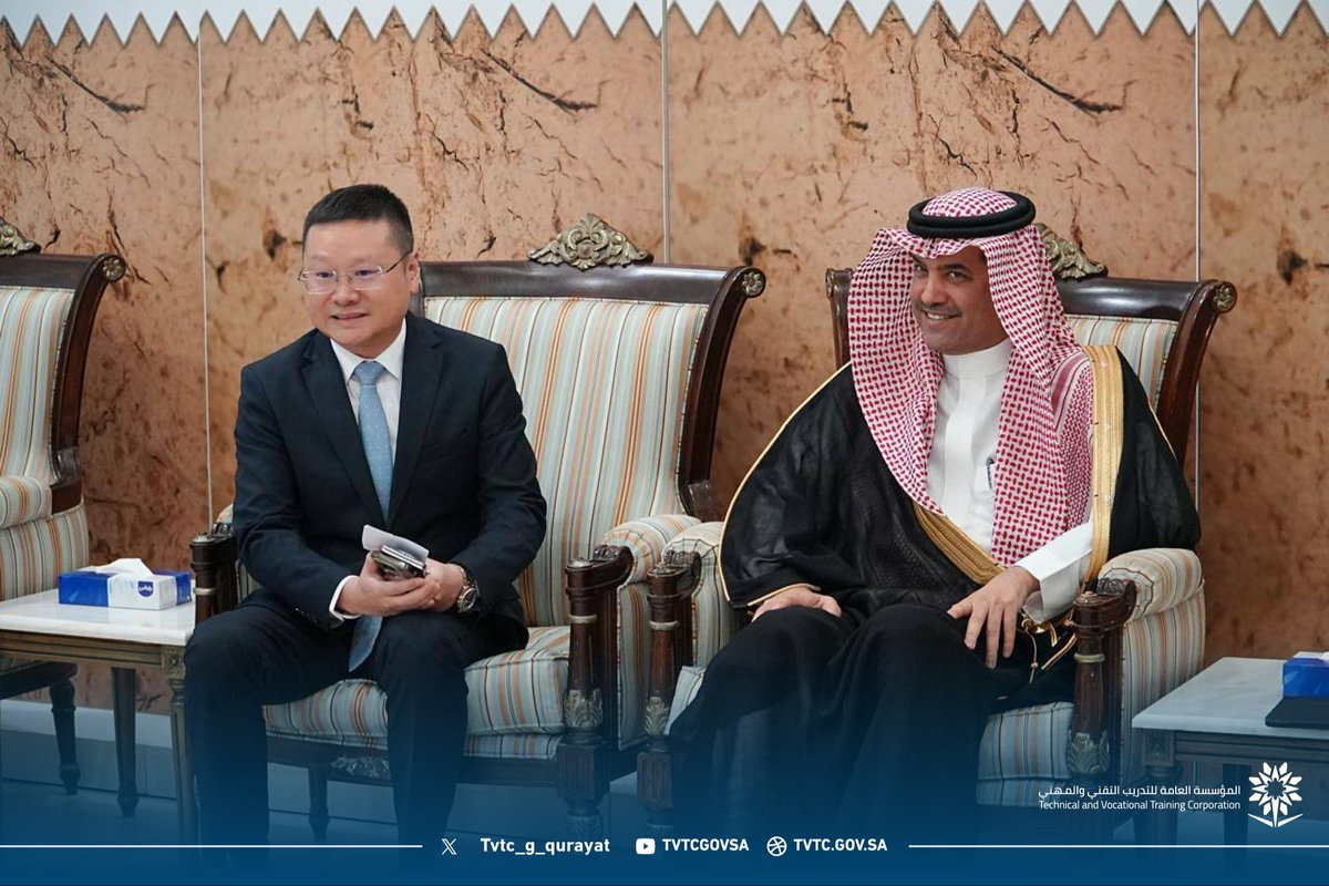 <a href="/tvtcweb/">التدريب التقني</a> برعايةسعادةنائب المحافظ للتدريب الدكتورعادل الزنيدي،وقّعت الكليةالتقنيةبالقريات اتفاقية لإطلاق أكاديميةهواوي،حيث وقّع الاتفاقيةعميدالكليةد. صالح العنزي.وتأتي هذه الاتفاقيةضمن جهود#التدريب_التقني لتعزيزالشراكات الاستراتيجيةوتطويرالبرامج التقنيةبالتعاون مع شركةهواوي.
#أكاديمية_هواو