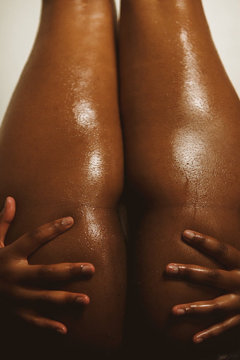 Managed to get two collab shoots this year, hoped for more however definitely did the most with both. Thanks to <a href="/Princess24th/">LeenJabZ_</a> and <a href="/azanian_doll/">semakaleng paledi</a>  for letting me paint your bodies with light 🫶🏾