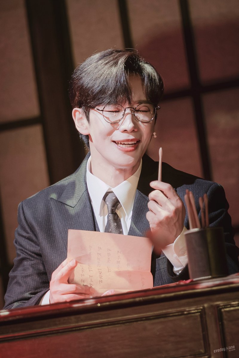 HeyreyP's tweet image. 251230 팬레터
스페셜커튼콜 해진의 편지
김해진 #김경수 #배우김경수

흐르는 눈물