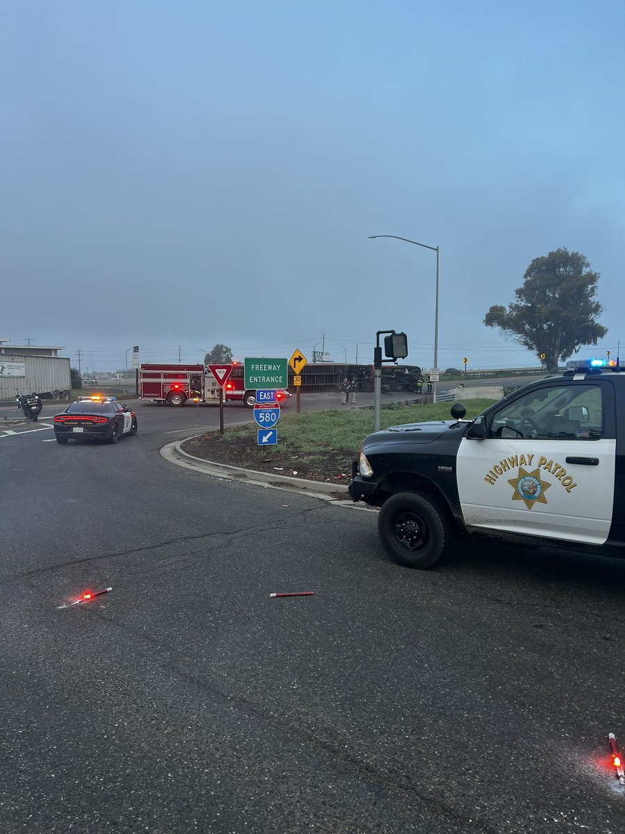 CHPDublin's tweet image. Southfront on-ramp to EB I-580 is blocked for this overturned big rig. Alternate on-ramp is Vasco Road. Expect delays. Unknown ETO. 12/30/25, 8:30am #livermore