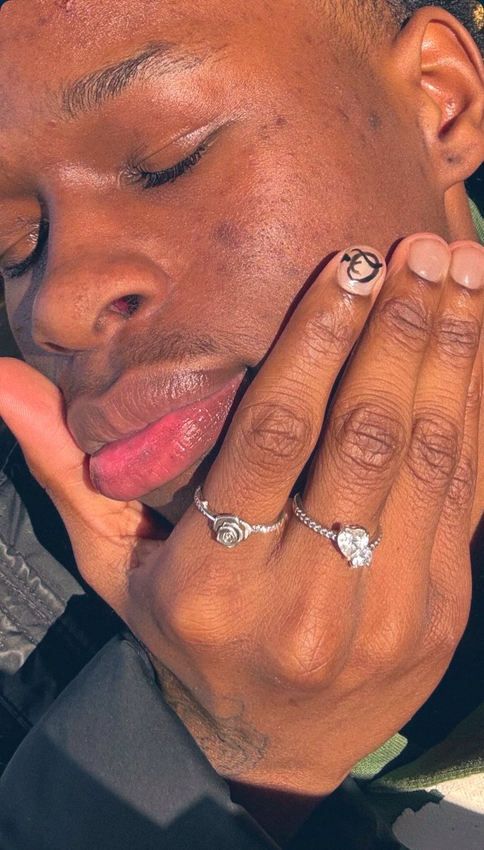 HANDSOME SMART HORNY POET tweet media