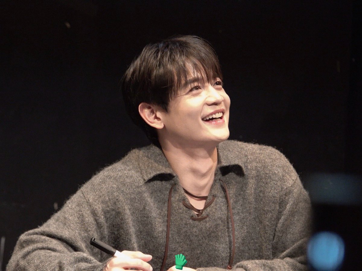 bymysideS2's tweet photo. 눈에서 사랑이 반짝거림... ✨🩵 #민호 https://t.co/MamIdrmqxy