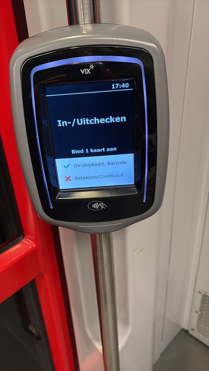 Melvin7585's tweet photo. @HTM_Reisinfo storing in voertuig 5028 met de incheck apparatuur , werkt alleen voor ov chipkaart niet voor ov pay (betaalkaarten en creditcard) https://t.co/ETrEnk9ET1