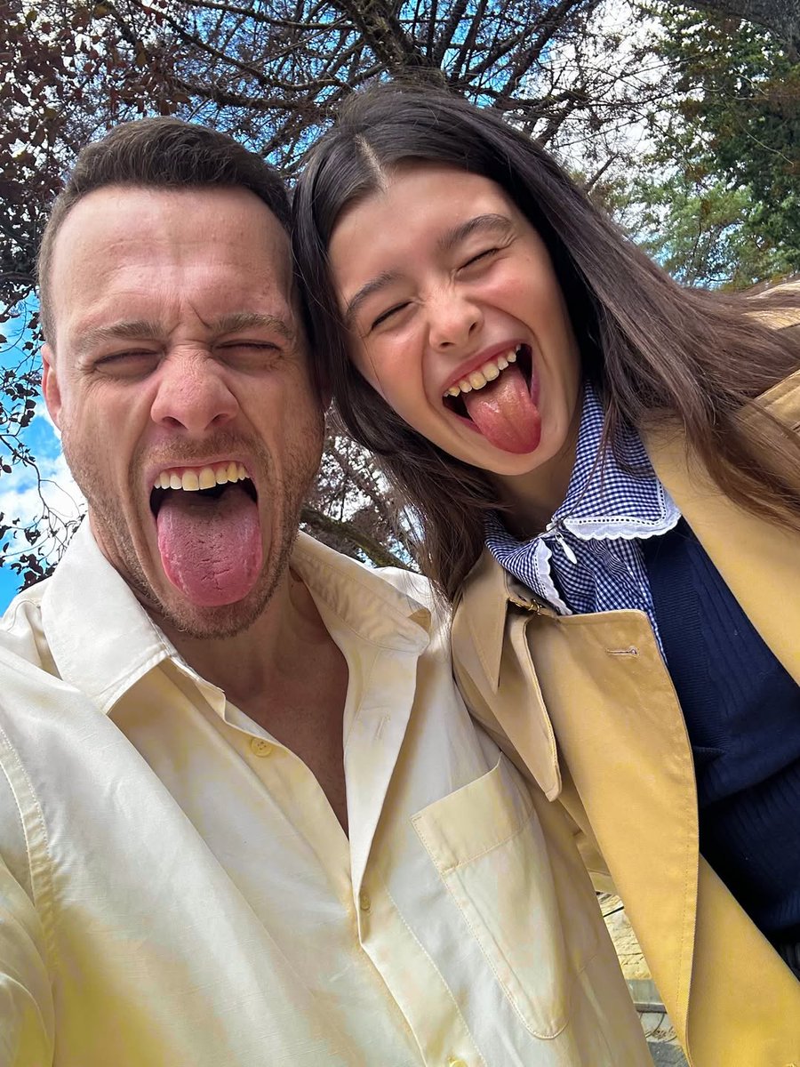 12) En el mes de septiembre Kerem Bürsin se reencontro con una compañera de elenco muy especial a quien quiere mucho... 
Quien era esa actriz?
 Que personaje interpretó junto a el ? Y en qué dizi?
Una.por post 
#KeremBürsin