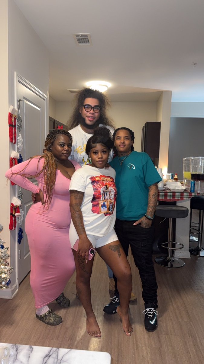 DaVonteHase's tweet photo. Holiday Dump #TisTheSeason https://t.co/KmR487UcIx