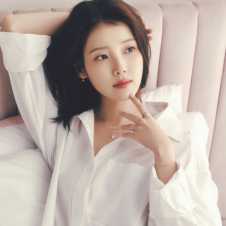 PopBase's tweet photo. Billlie's Haram talks about working with IU in a recent interview:

“She guided us very carefully through the intentions behind the lyrics, the emotional flow, and how to express them, and she even recorded a guide vocal herself, paying incredible attention to detail.” https://t.co/fz6oZfLVf7