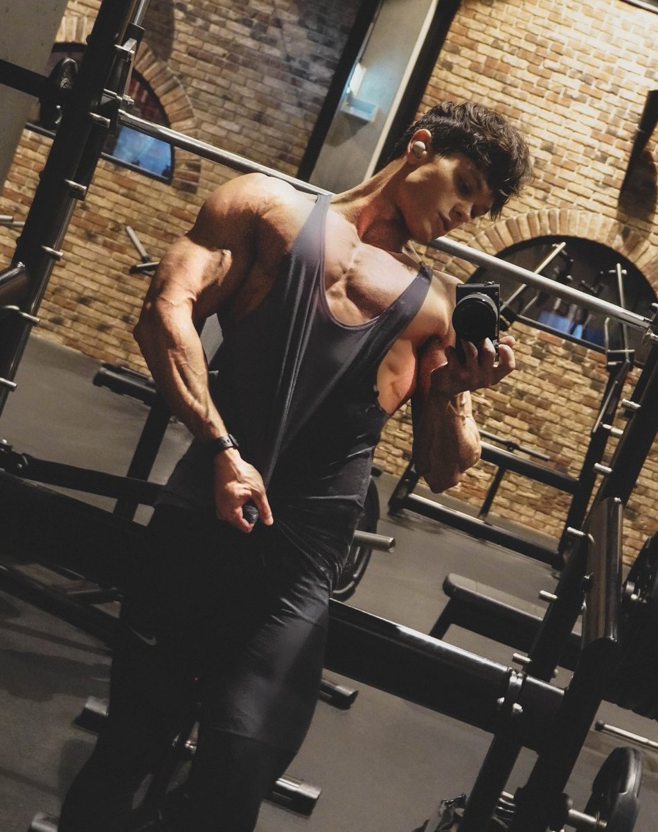 Pro bodybuilder experience tweet media