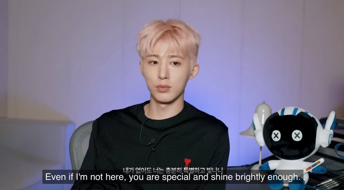 “ถึงแม้ว่าผมจะไม่ได้อยู่ตรงนี้แล้ว คุณก็พิเศษและเปล่งประกาย อย่าสงสัยในตัวเองเลยเพราะผมเชื่อในตัวคุณ หากคุณเชื่อในตัวผม คุณก็เชื่อในตัวเองด้วยนะ” 🥹 ฟีลแบบ เห้อ ถ้าเราไม่เชื่อในตัวเองก็เชื่อในตัวฮันบินนะ เพราะเค้าเชื่อในตัวเรา เพราะงั้นเราเลยเชื่อในตัวเองได้อะ โคตรจะพลังใจ😭