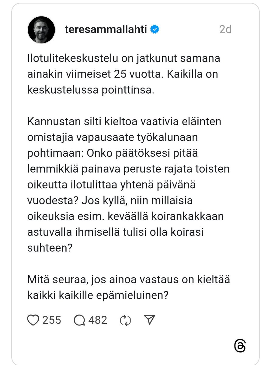 Sanoisin "a gift that keeps on giving" mutta valitettavasti maksetaan tästä lahjasta joka kk "vitusti tonnia" , pornokauppias Sundmanin sanamuotoa käyttäen.

Mulla ei ole vahvaa mielipidettä rakettiasiaan, toivoisin vaan kansanedustajalta fiksumpaa puhetta.