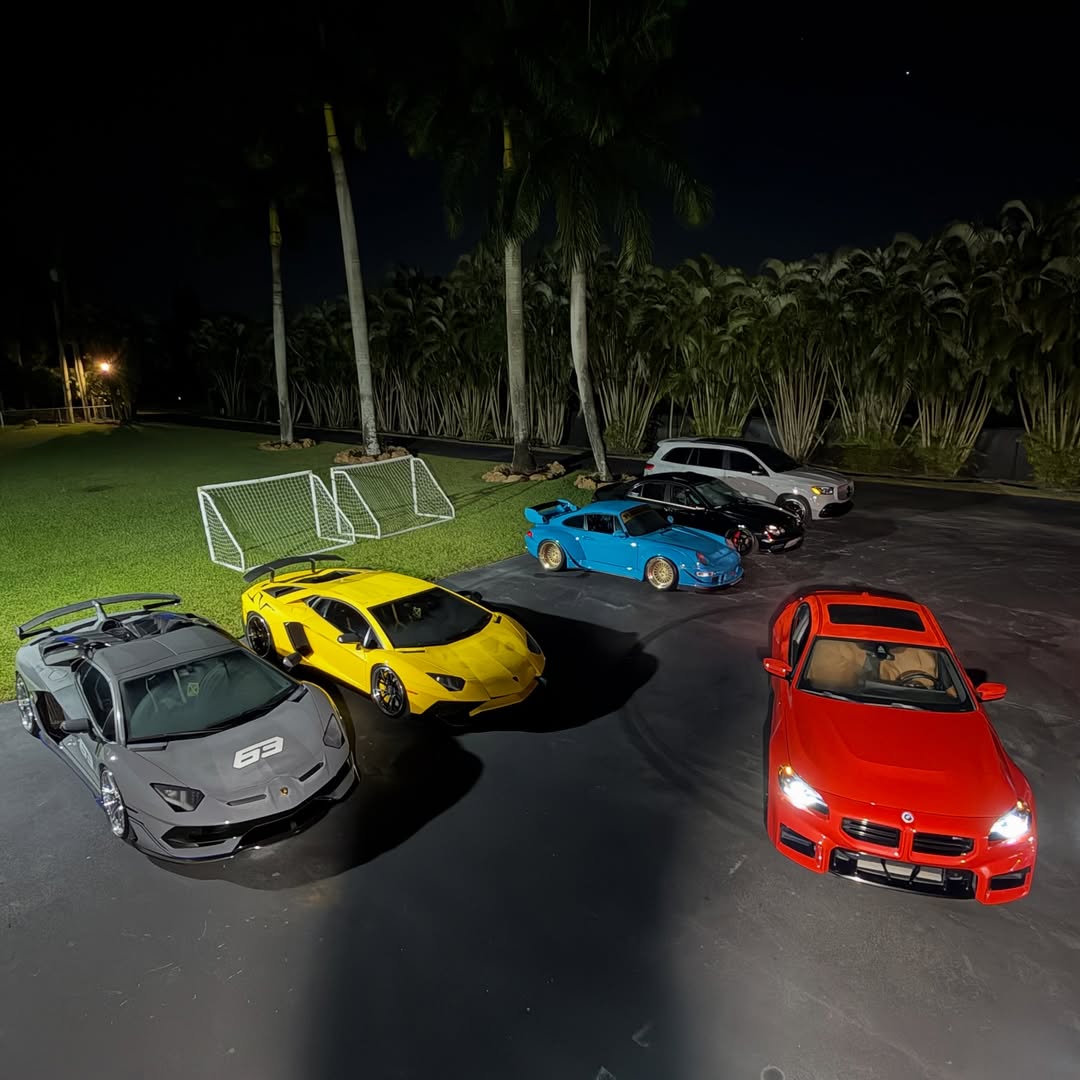 Timothycue's tweet image. Night Vibes @ The Compound. Machines dem outside ! 

#WallStreetAcademy #ForeverInProfit #TechnicalLife