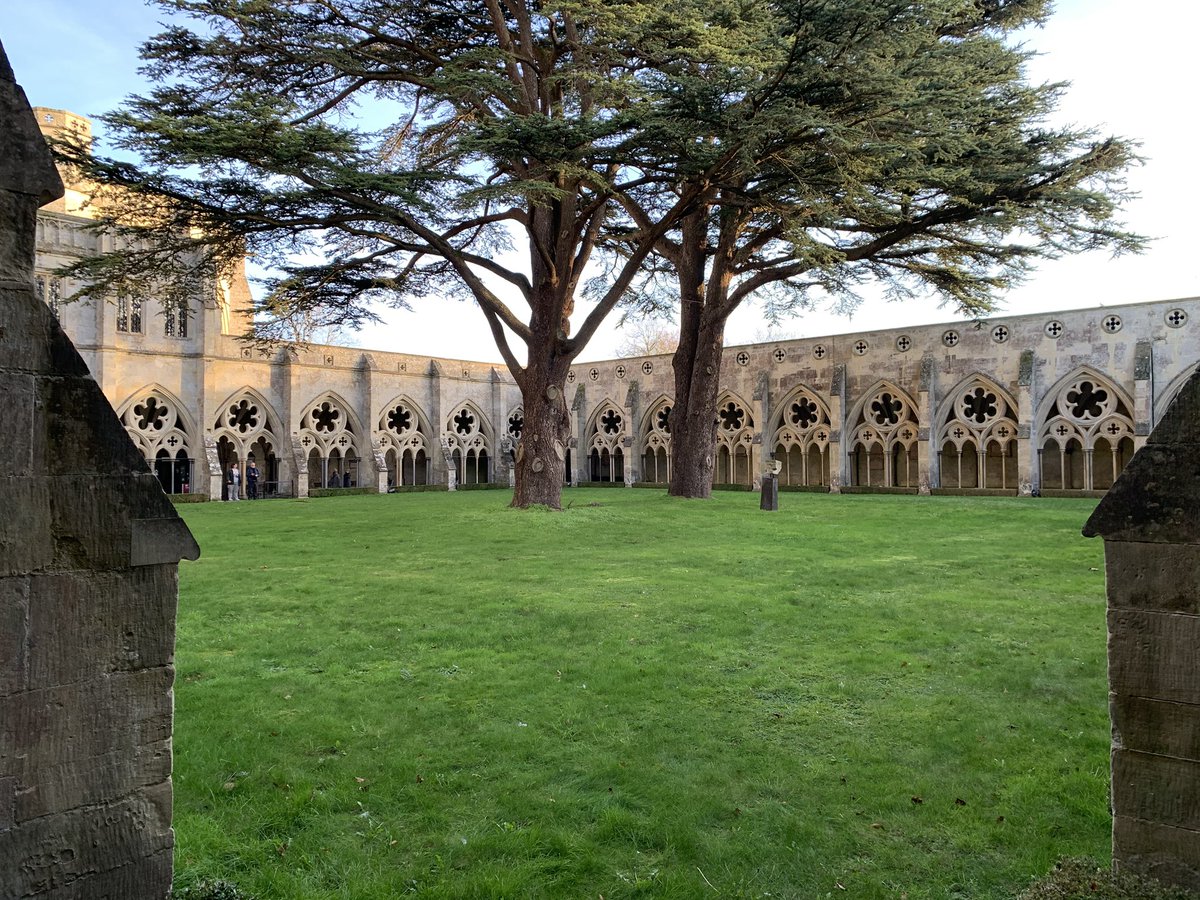 JRS2055's tweet photo. #Salisbury Cathedral https://t.co/XGqrZlkQNK