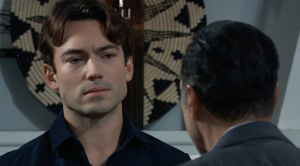 Michael có thể gây ra tổn hại không thể hàn gắn cho mối quan hệ giữa Wiley và Amelia với Willow trên bục nhân chứng. Liệu anh ta có nên xem xét lại cách tiếp cận của mình? #GH đầy bất ngờ, mới mẻ và bắt đầu NGAY BÂY GIỜ trên ABC!