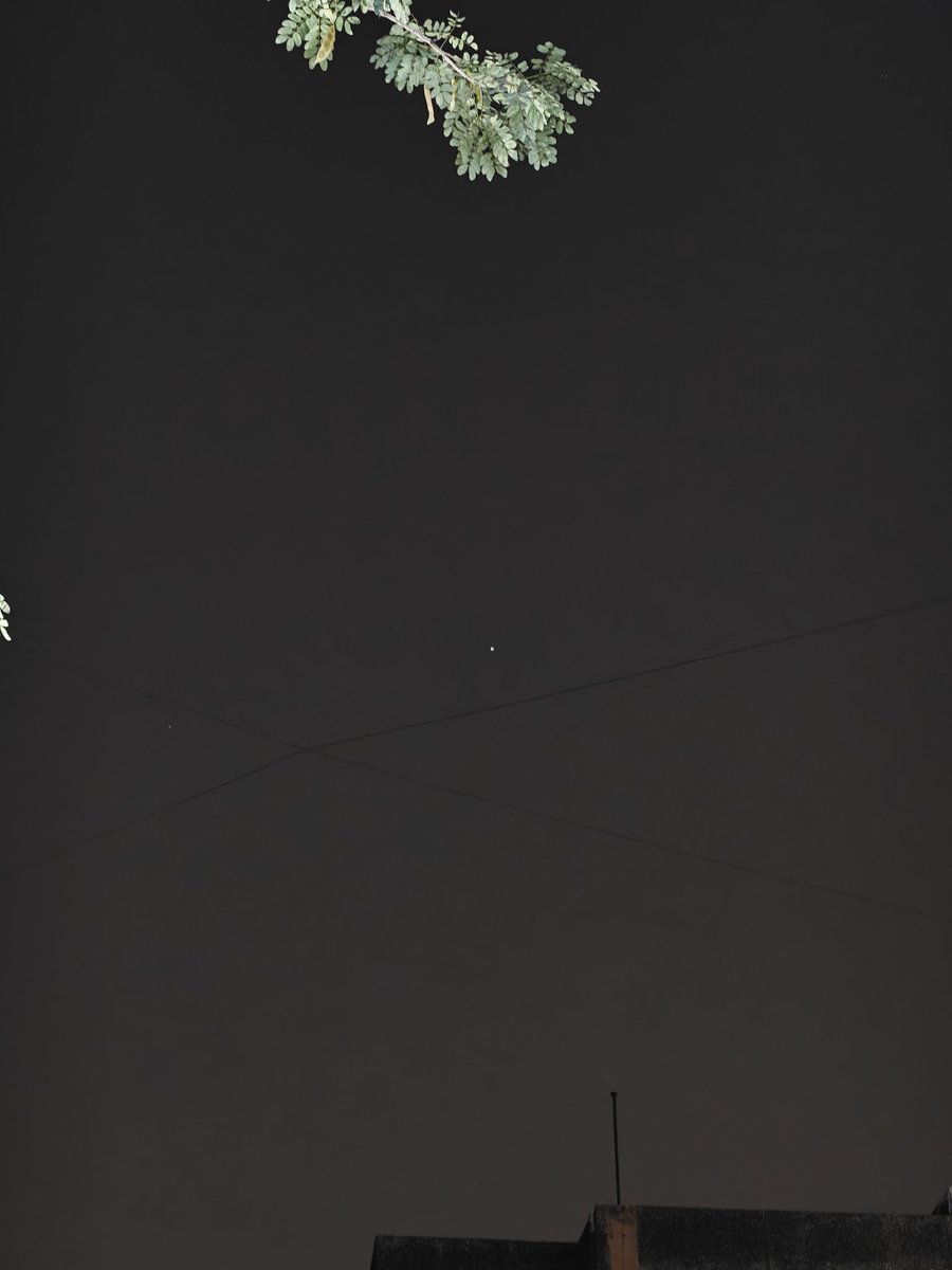 jayeshraina98's tweet photo. Saw a red dot in the sky, thought it was a plane. Opened Sky app it was Jupiter. Very happy to see jupiter today 😄 I need a telescope to capture HD 🔭
#Astrophotography #jupiter #jupiterpicture #astrophoto #Space #Cosmic #nightphotography https://t.co/cJXuYIRCul