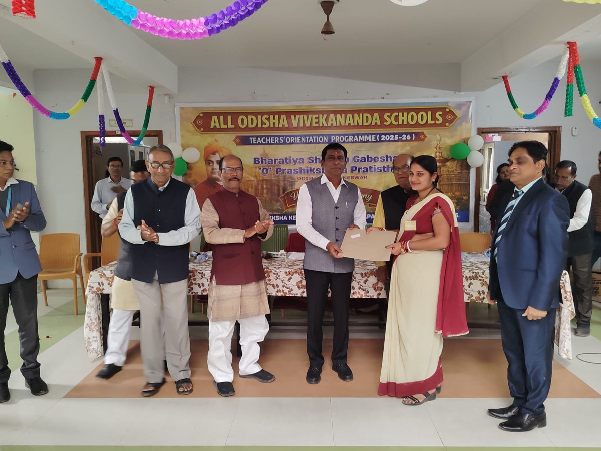 JPradhanBJP's tweet image. ଭୁବନେଶ୍ୱର ଜଗନ୍ନାଥ ନଗର ସ୍ଥିତ ବିବେକାନନ୍ଦ ଶିକ୍ଷା କେନ୍ଦ୍ରରେ ଆୟୋଜିତ All Odisha Vivekananda Schools ର Teachers Orientation Programme (2025-26) କାର୍ଯ୍ୟକ୍ରମରେ ବିଶିଷ୍ଟ ଅତିଥିବୃନ୍ଦ ଙ୍କ ସହ ଯୋଗଦେଲି.I
..
#Jagannathpradhan #Bhubaneswar 
#schoolfunction #VivekanandaSchool